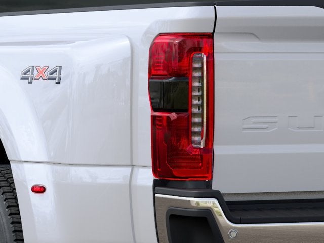 2027 Ford Super Duty F-450 DRW F-450® Lariat®