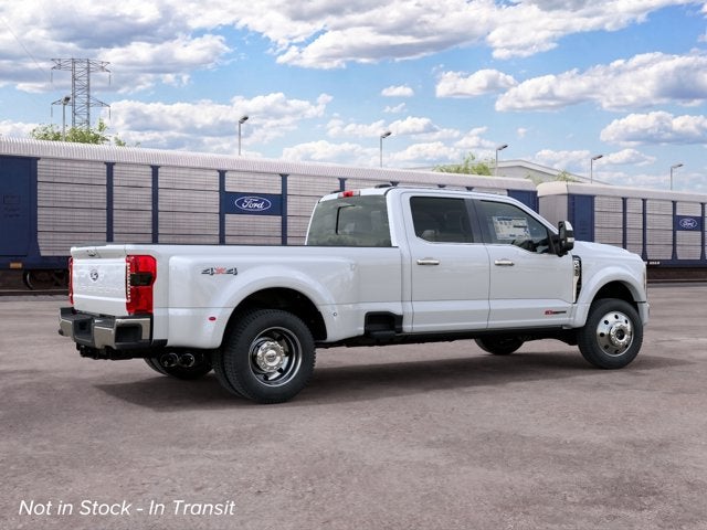 2027 Ford Super Duty F-450 DRW F-450® Lariat®